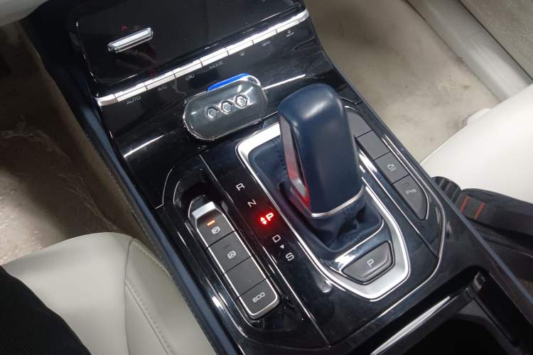 Used Wuling Victory 2023 2.0L DHT Luxury Edition Gear Lever