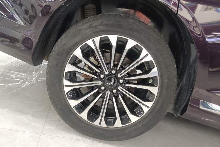 Used Wuling Victory 2023 2.0L DHT Luxury Edition Right Rear Wheel Hub