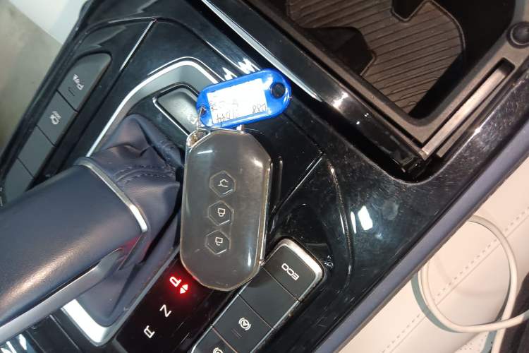 Used Wuling Victory 2023 2.0L DHT Luxury Edition Vehicle Key
