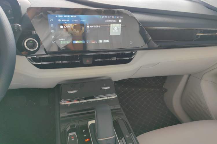 Used Wuling Victory 2023 2.0L DHT Luxury Edition Audio And AC Panel