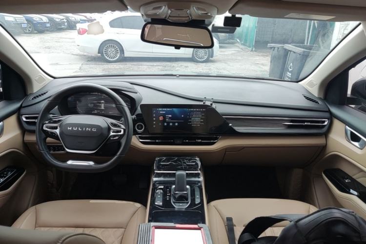 Used Wuling Victory 2023 2.0L DHT Luxury Edition Center Console