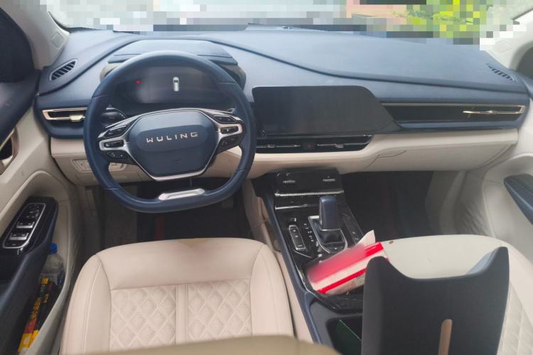 Used Wuling Victory 2023 2.0L DHT Luxury Edition Center Console