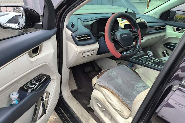 Used Wuling Victory 2023 2.0L DHT Luxury Edition Driver Seat