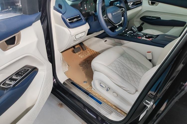 Used Wuling Victory 2023 2.0L DHT Luxury Edition Driver Seat