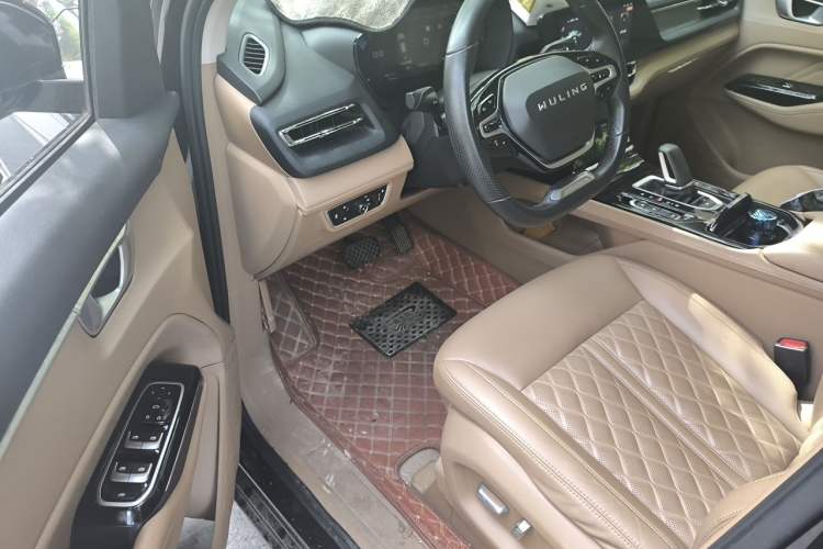Used Wuling Victory 2023 2.0L DHT Luxury Edition Driver Seat