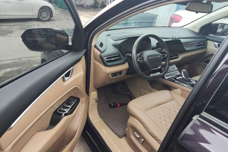 Used Wuling Victory 2023 2.0L DHT Luxury Edition Driver Seat