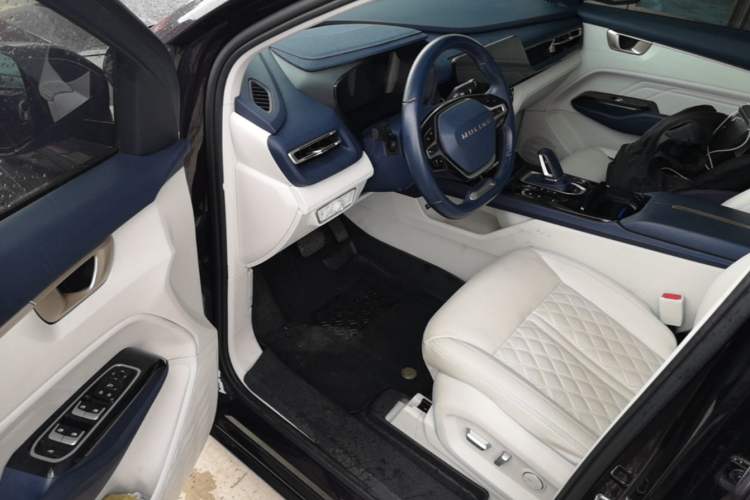 Used Wuling Victory 2023 2.0L DHT Luxury Edition Driver Seat