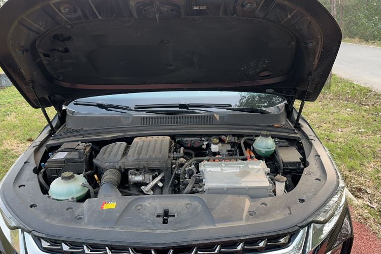 Used Wuling Victory 2023 2.0L DHT Luxury Edition Engine Bay