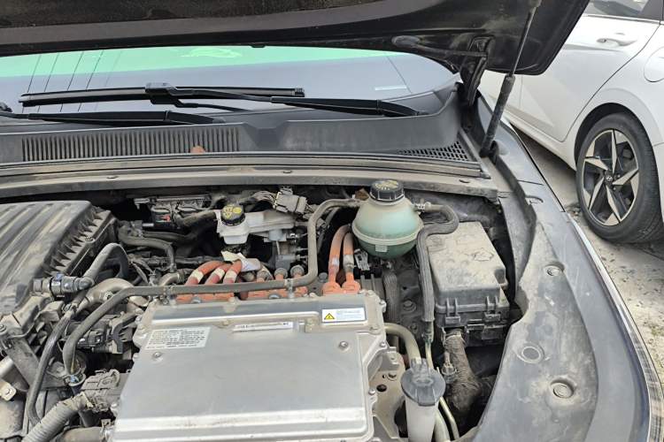 Used Wuling Victory 2023 2.0L DHT Luxury Edition Engine Bay Left