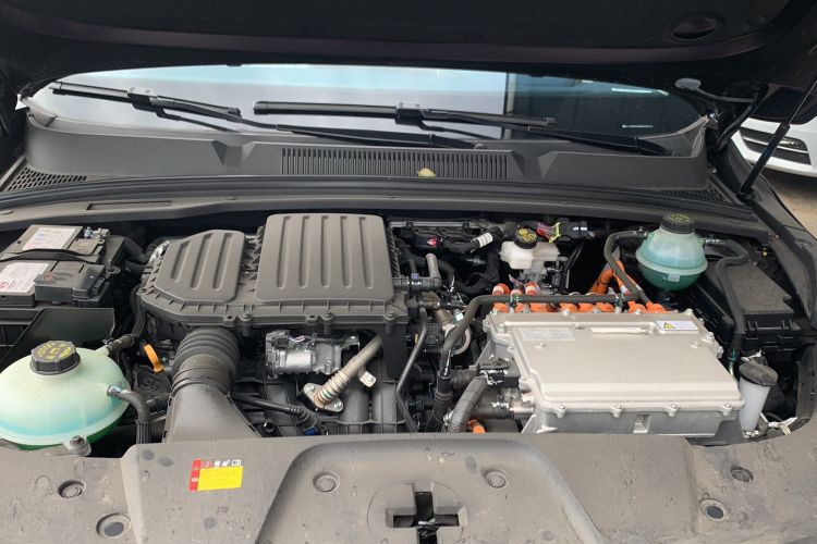 Used Wuling Victory 2023 2.0L DHT Luxury Edition Engine Bay