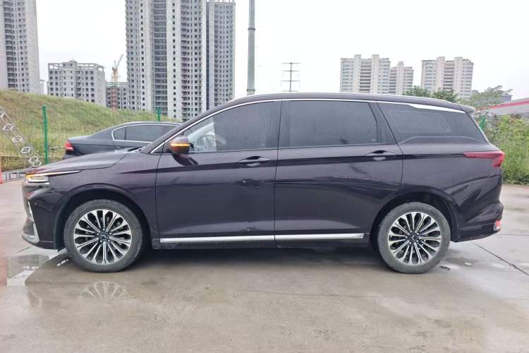Used Wuling Victory 2023 2.0L DHT Luxury Edition Exterior 3