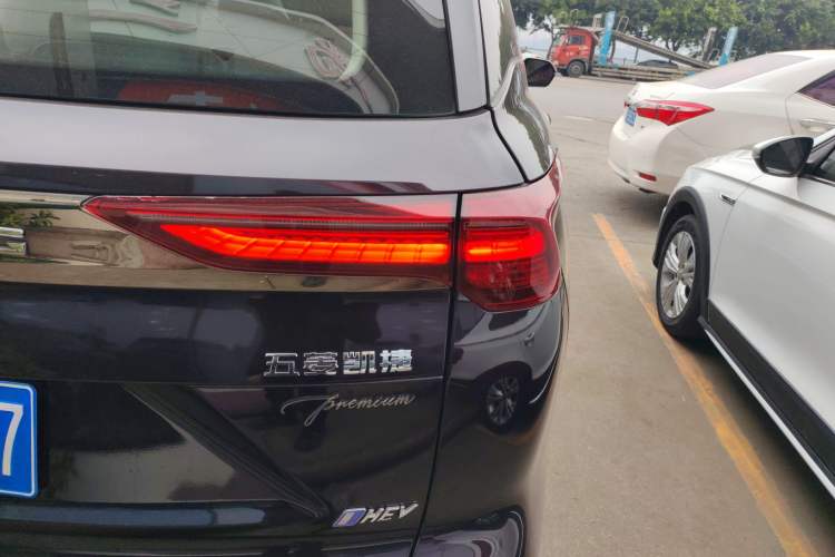 Used Wuling Victory 2023 2.0L DHT Luxury Edition Exterior 6