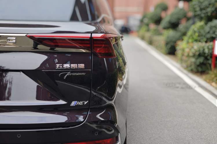 Used Wuling Victory 2023 2.0L DHT Luxury Edition Exterior 7