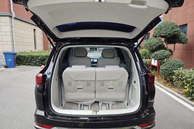 Used Wuling Victory 2023 2.0L DHT Luxury Edition Exterior 8