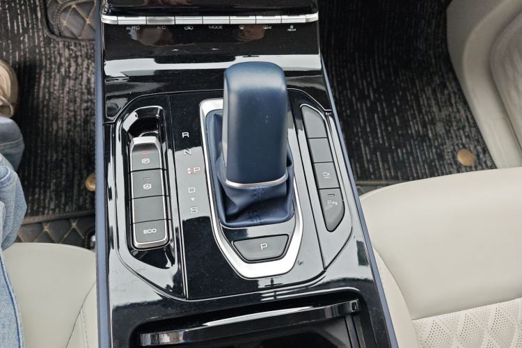 Used Wuling Victory 2023 2.0L DHT Luxury Edition Gear Lever