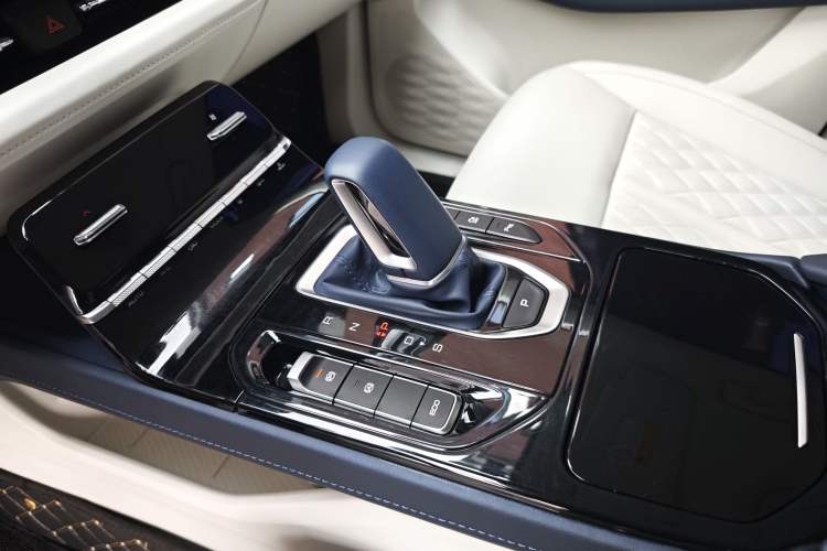 Used Wuling Victory 2023 2.0L DHT Luxury Edition Gear Lever