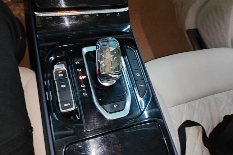Used Wuling Victory 2023 2.0L DHT Luxury Edition Gear Lever