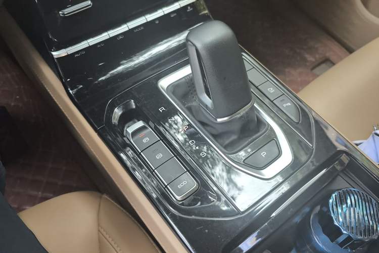 Used Wuling Victory 2023 2.0L DHT Luxury Edition Gear Lever