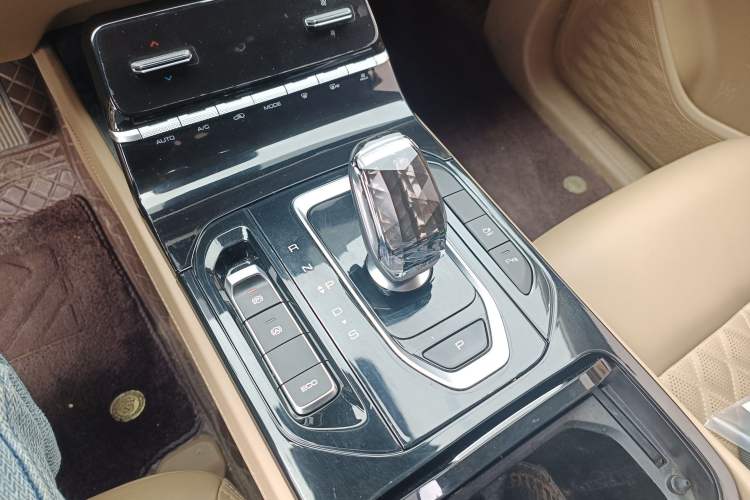 Used Wuling Victory 2023 2.0L DHT Luxury Edition Gear Lever