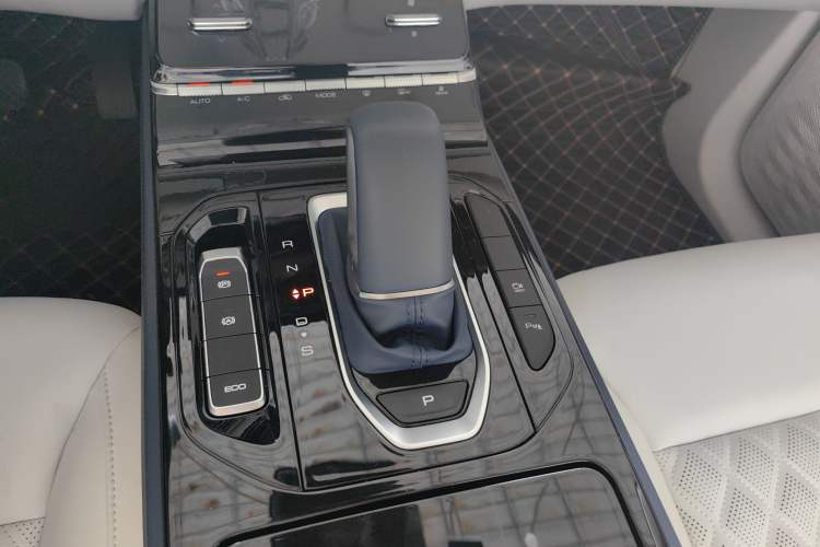 Used Wuling Victory 2023 2.0L DHT Luxury Edition Gear Lever