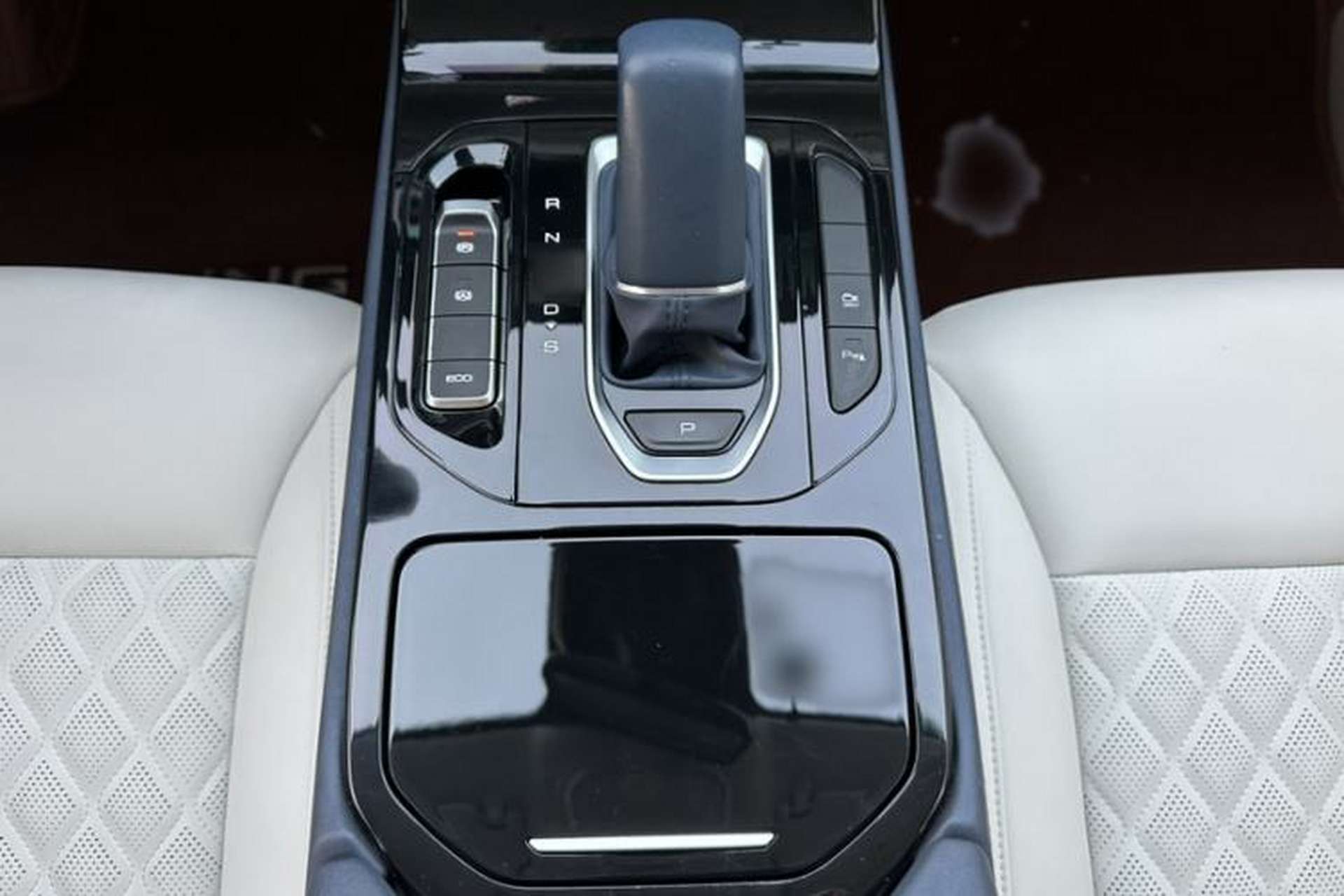 Used Wuling Victory 2023 2.0L DHT Luxury Edition Gear Lever