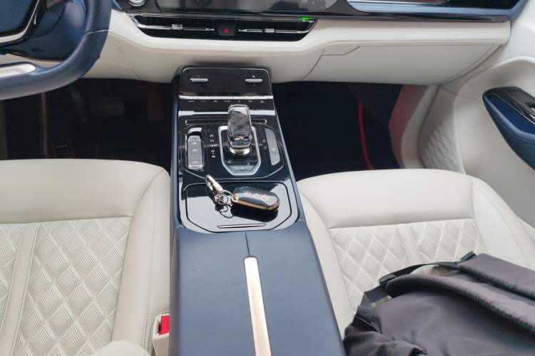Used Wuling Victory 2023 2.0L DHT Luxury Edition Gear Lever