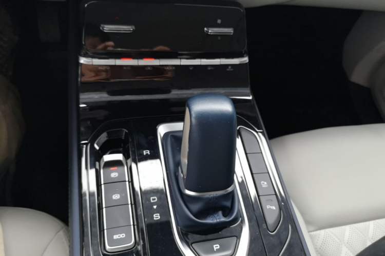 Used Wuling Victory 2023 2.0L DHT Luxury Edition Gear Lever