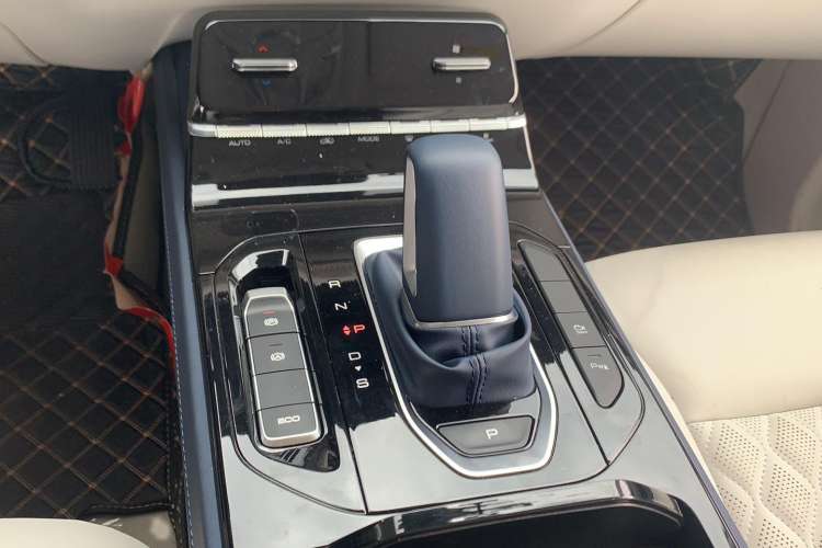 Used Wuling Victory 2023 2.0L DHT Luxury Edition Gear Lever