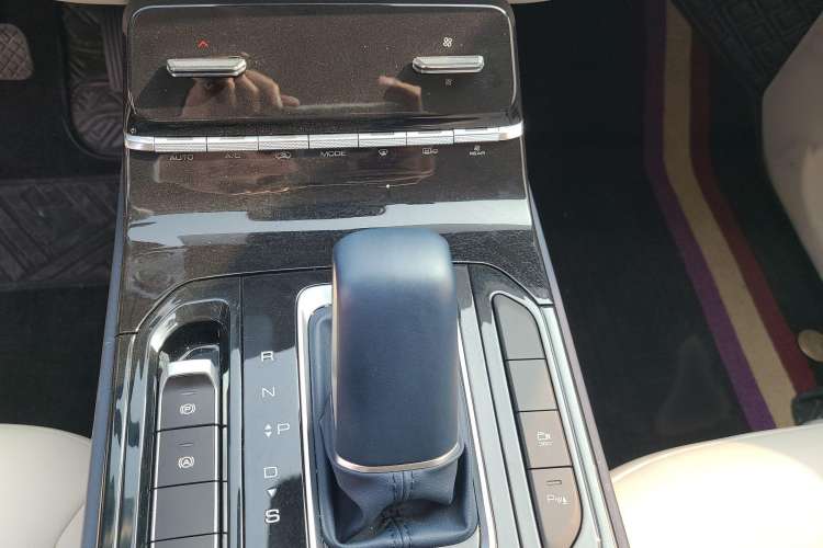 Used Wuling Victory 2023 2.0L DHT Luxury Edition Gear Lever