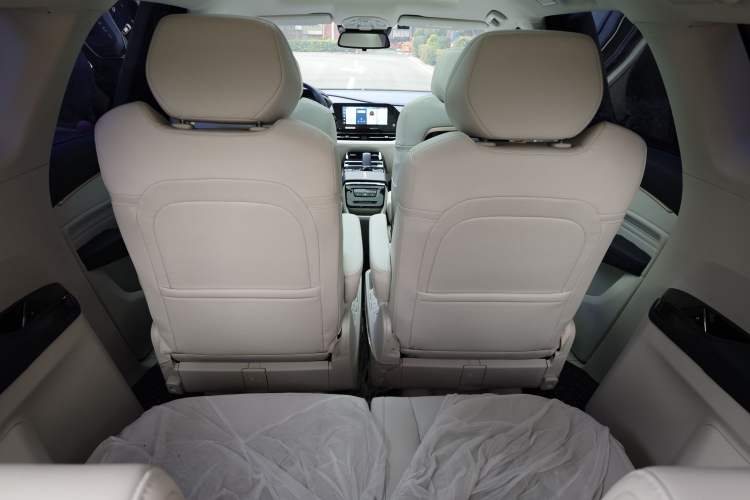 Used Wuling Victory 2023 2.0L DHT Luxury Edition Headliner