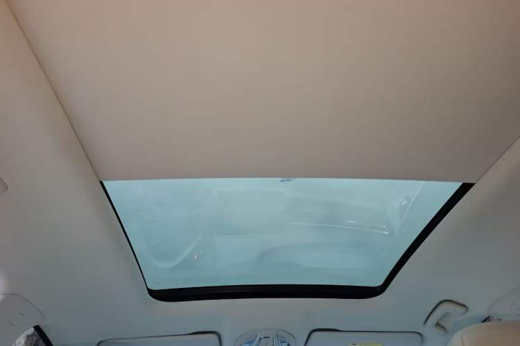 Used Wuling Victory 2023 2.0L DHT Luxury Edition Headliner