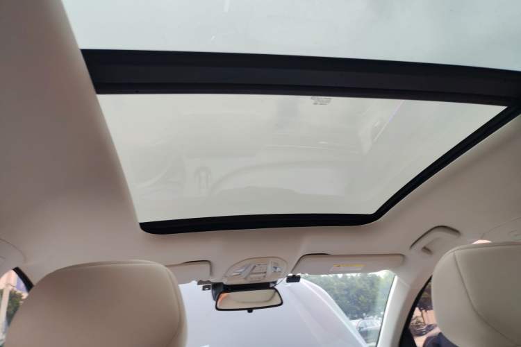 Used Wuling Victory 2023 2.0L DHT Luxury Edition Headliner