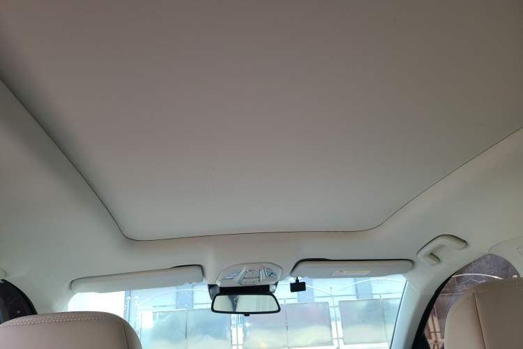 Used Wuling Victory 2023 2.0L DHT Luxury Edition Headliner