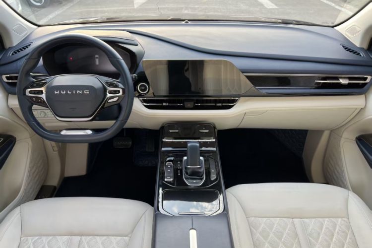 Used Wuling Victory 2023 2.0L DHT Luxury Edition Interior 1