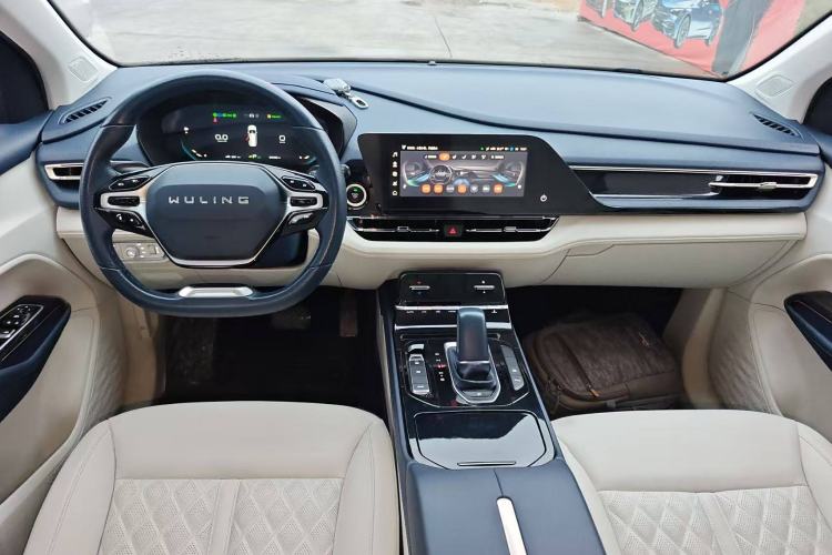Used Wuling Victory 2023 2.0L DHT Luxury Edition Interior 1