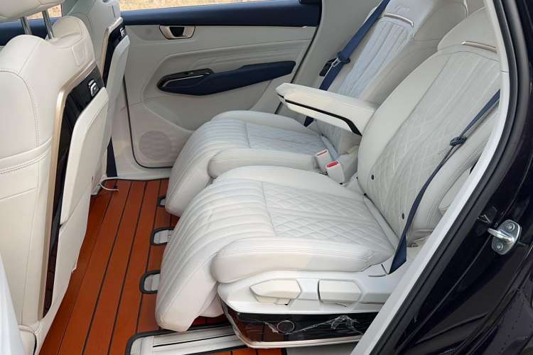 Used Wuling Victory 2023 2.0L DHT Luxury Edition Interior 1