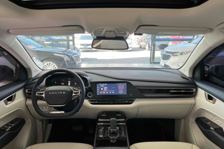 Used Wuling Victory 2023 2.0L DHT Luxury Edition Interior 1