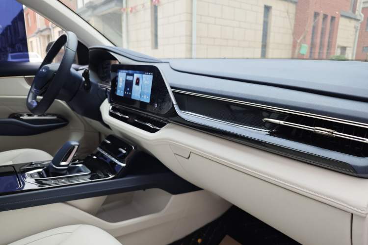 Used Wuling Victory 2023 2.0L DHT Luxury Edition Interior 15