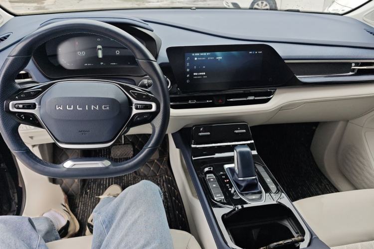 Used Wuling Victory 2023 2.0L DHT Luxury Edition Interior 2