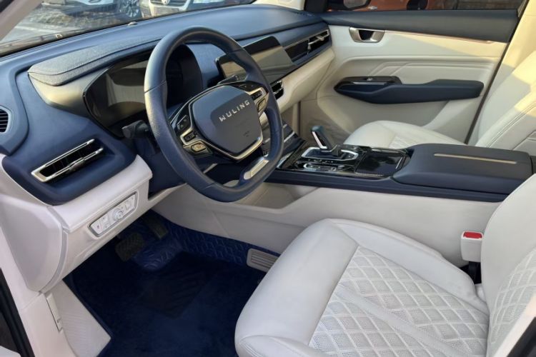 Used Wuling Victory 2023 2.0L DHT Luxury Edition Interior 2