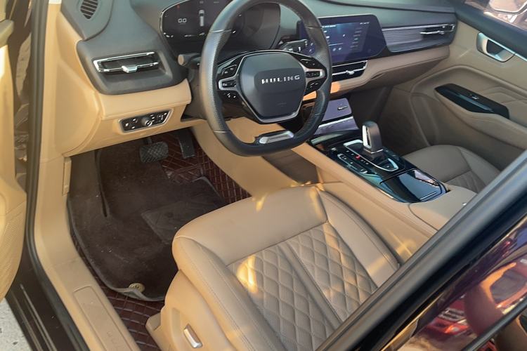Used Wuling Victory 2023 2.0L DHT Luxury Edition Interior 2