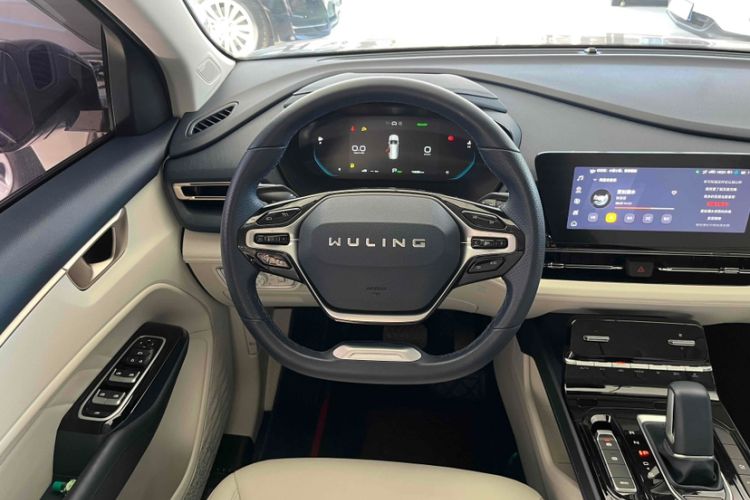 Used Wuling Victory 2023 2.0L DHT Luxury Edition Interior 2