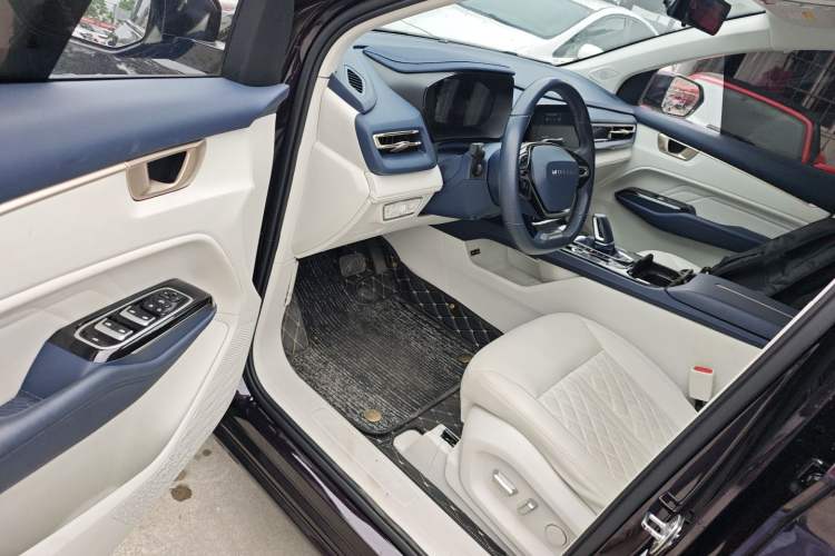 Used Wuling Victory 2023 2.0L DHT Luxury Edition Interior 3