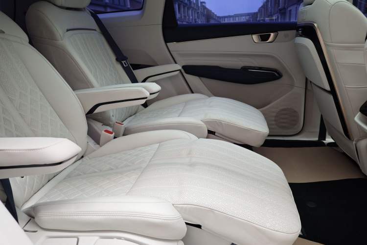 Used Wuling Victory 2023 2.0L DHT Luxury Edition Interior 3