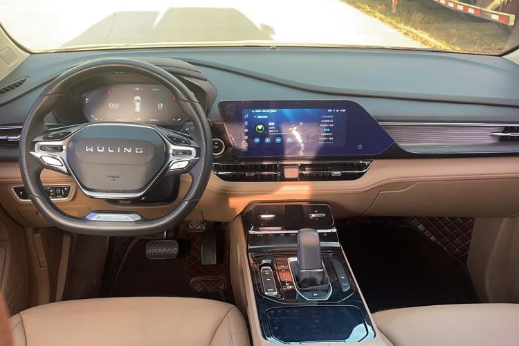 Used Wuling Victory 2023 2.0L DHT Luxury Edition Interior 3