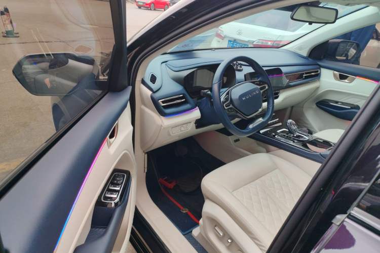 Used Wuling Victory 2023 2.0L DHT Luxury Edition Interior 3