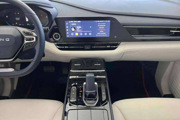 Used Wuling Victory 2023 2.0L DHT Luxury Edition Interior 3