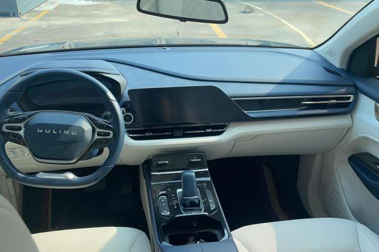 Used Wuling Victory 2023 2.0L DHT Luxury Edition Interior 3