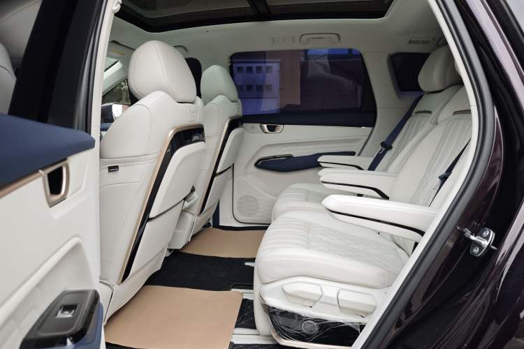 Used Wuling Victory 2023 2.0L DHT Luxury Edition Interior 5