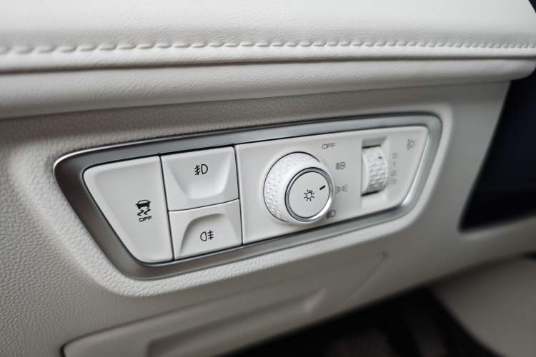 Used Wuling Victory 2023 2.0L DHT Luxury Edition Interior 9